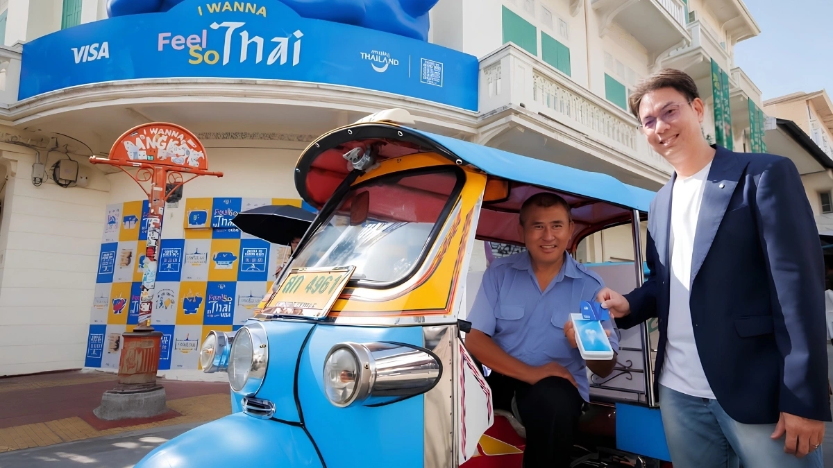 ธนาคารกรุงไทย ร่วมมือ วีซ่า เปิดระบบรับชำระเงินดิจิทัล 'แตะ-สแกน' บนรถตุ๊กตุ๊ก ผลักดัน Cashless Ecosystem ภาคการท่องเที่ยวไทย