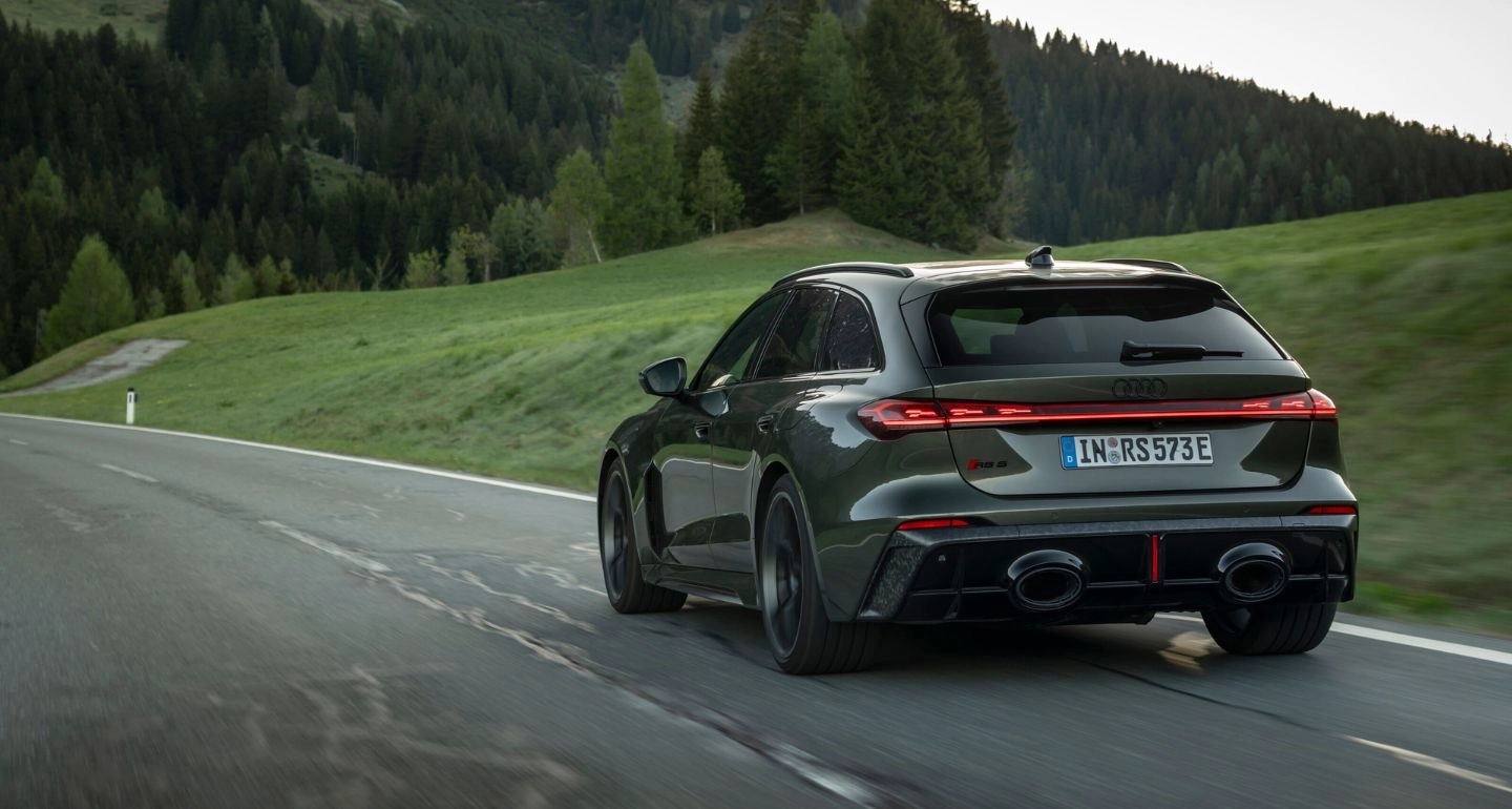 Stealth Wealth & Sledgehammers: เมื่อ Audi RS 5 นิยามความแรงบทใหม่ และตำนานแห่ง Avant ที่โลกไม่เคยลืม