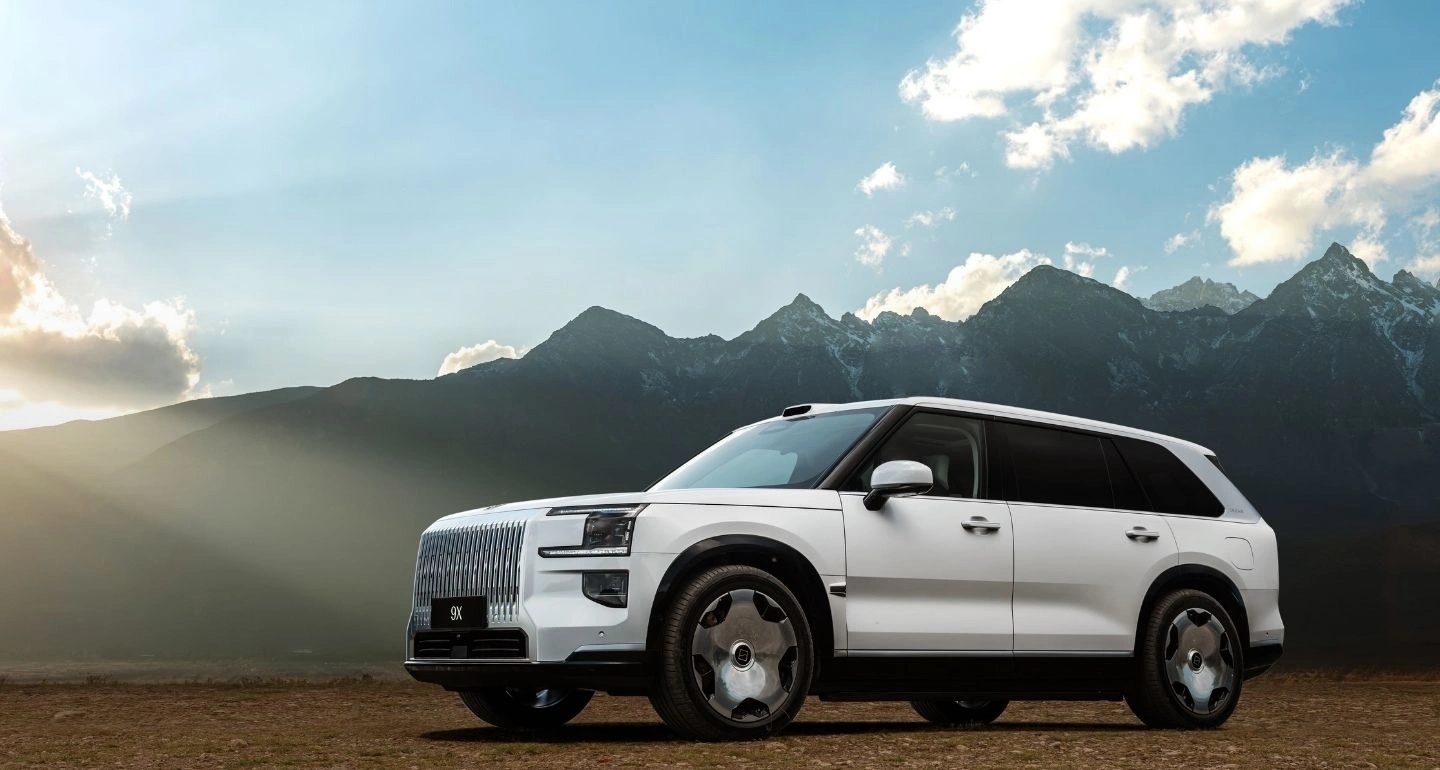 ZEEKR 9X: เมื่อ Flagship SUV ไฮบริดจีนท้าชนยุโรปด้วยห้องโดยสาร First Class และพิสัยทะลุ 1,000 กิโลเมตร
